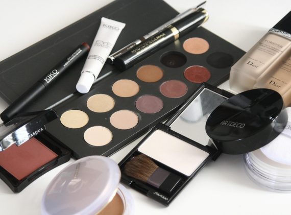cosmetics-1063134_1280